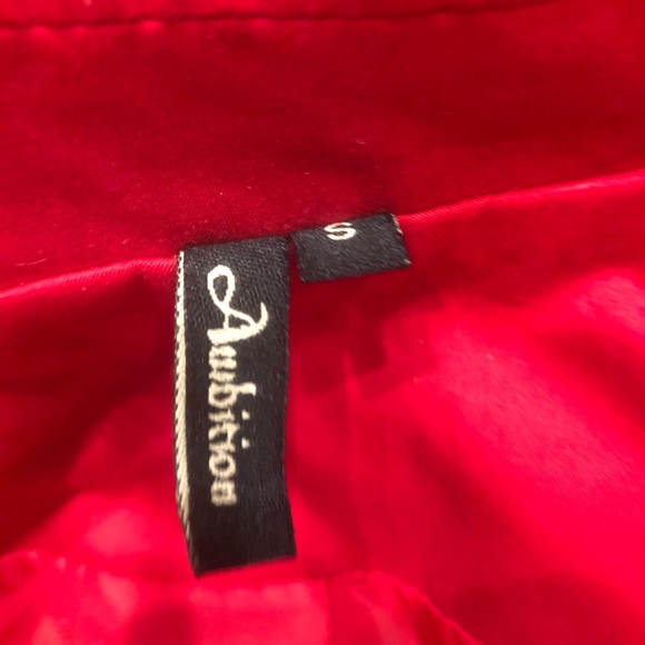 Red coat - Picture 4 of 4